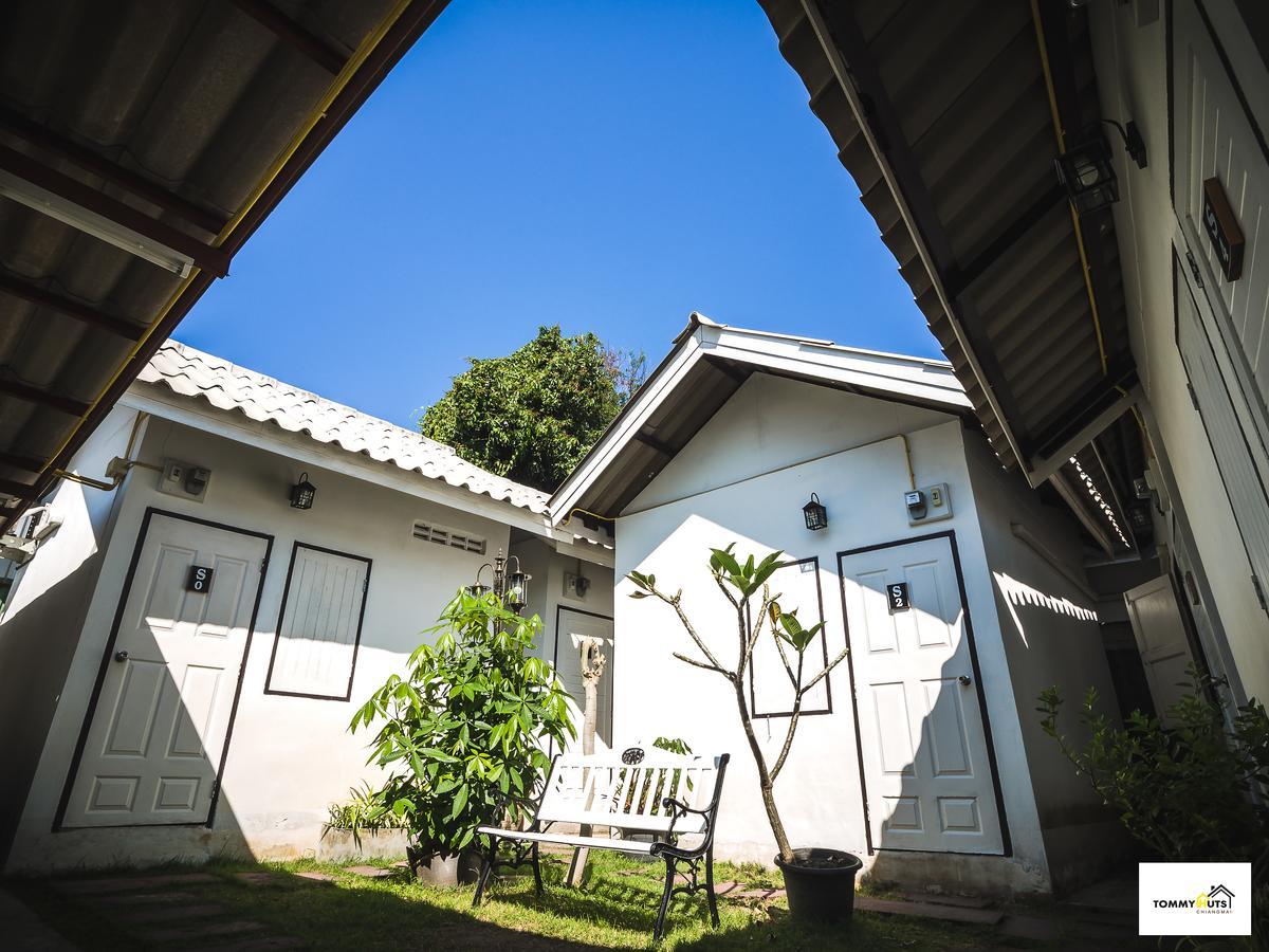 Tommy Huts Hotel Chiang Mai Exterior foto