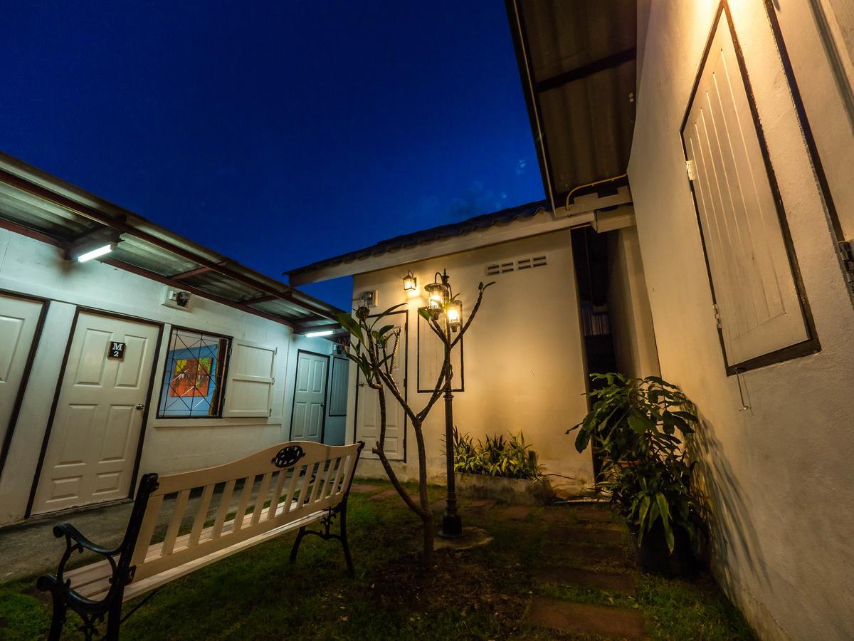 Tommy Huts Hotel Chiang Mai Exterior foto