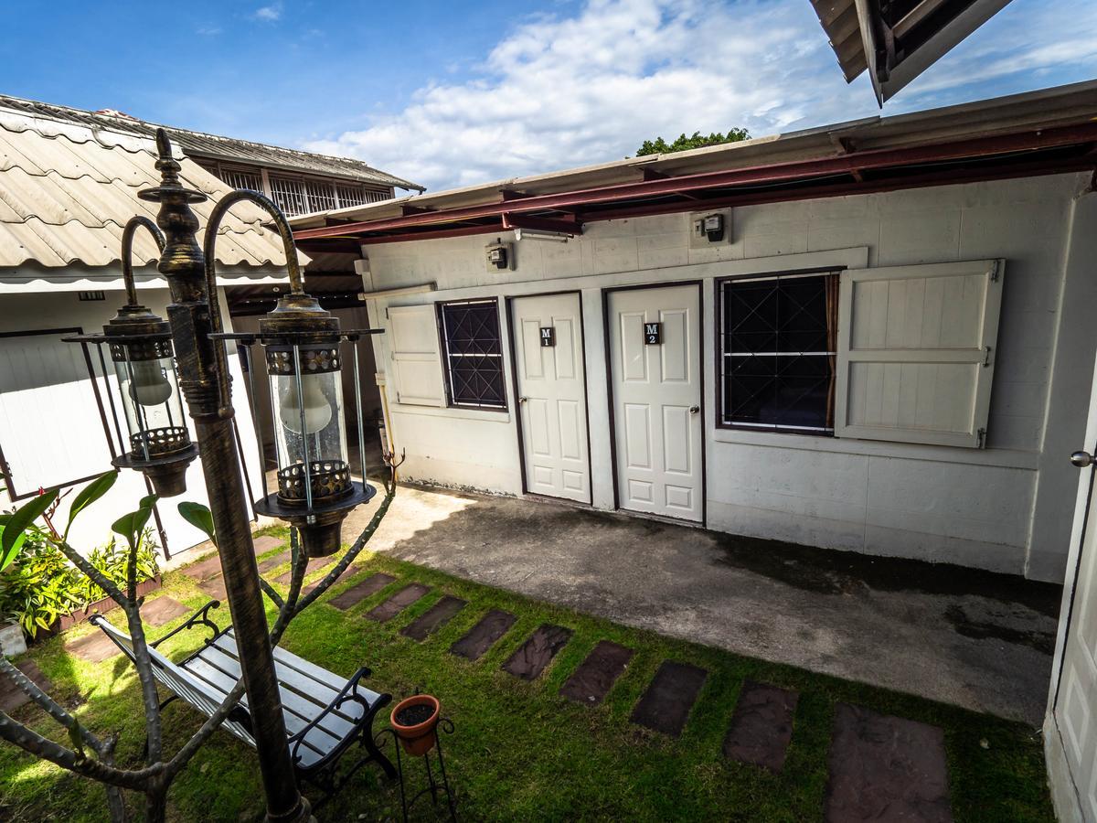 Tommy Huts Hotel Chiang Mai Exterior foto
